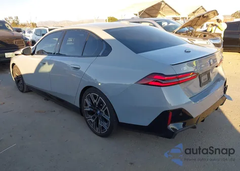 2025 BMW I5 Edrive40 z USA, uszkodzony, nr VIN WBY33FK01SCT62732